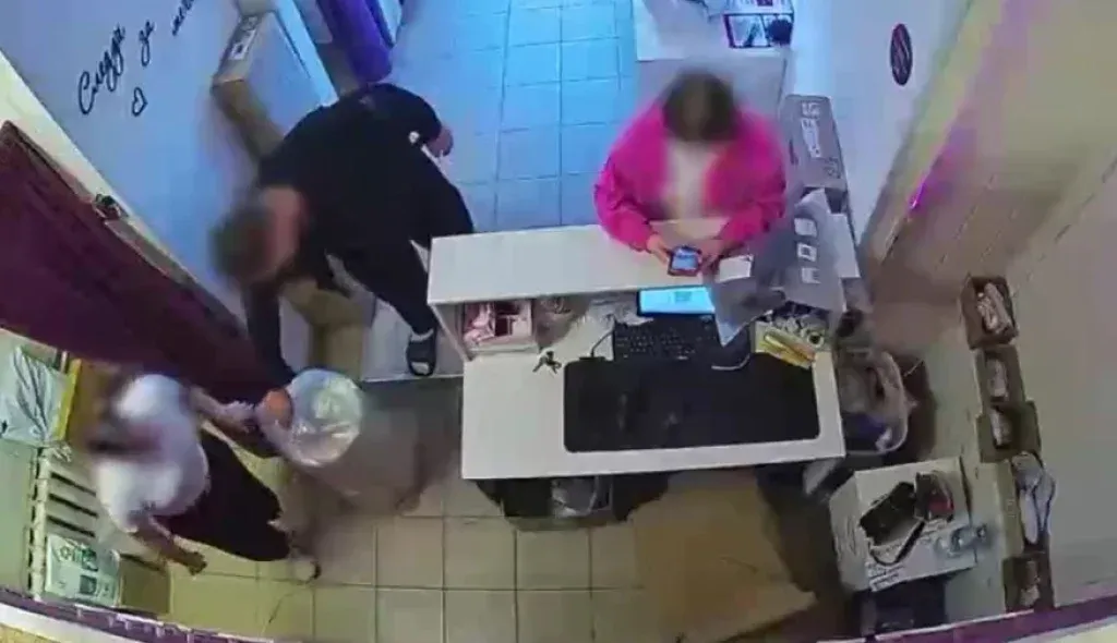 В Белоусово сотрудникам пункта выдачи оформили трудовые договоры