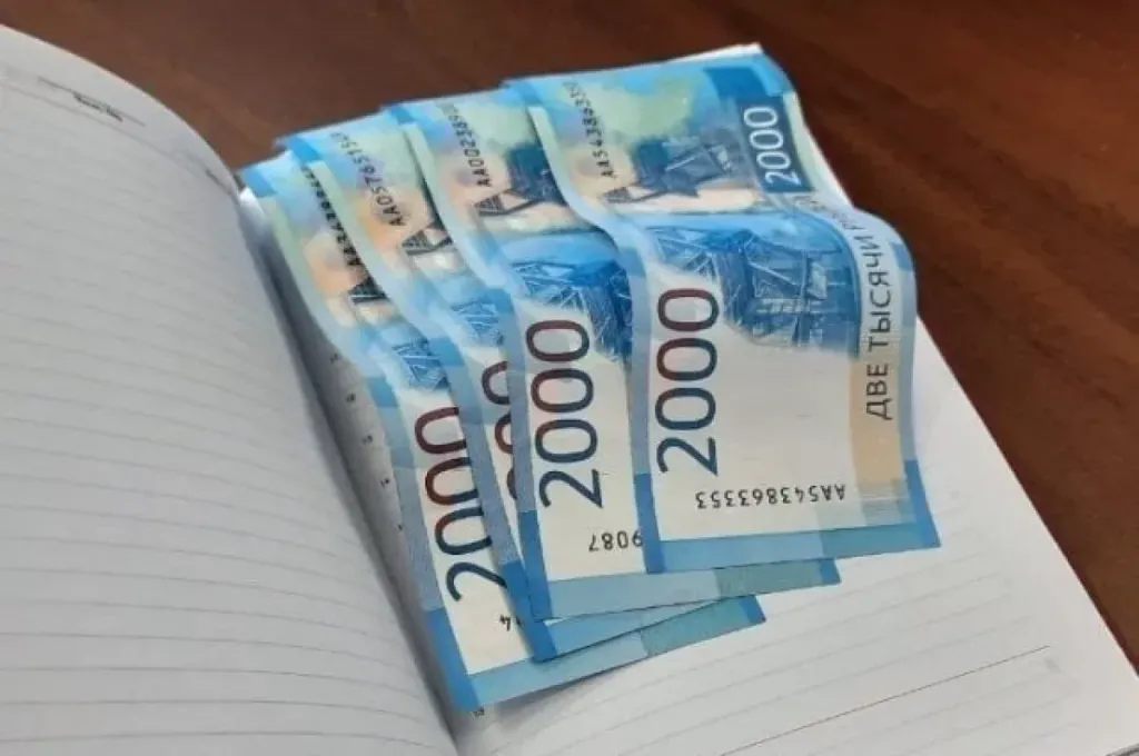 Таксиста из Калуги подозревают в краже более 200 тысяч рублей