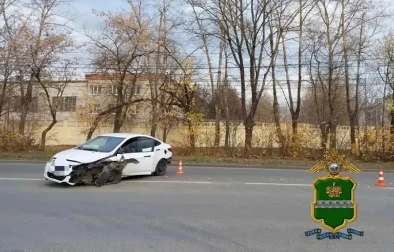 В Калуге при столкновении трёх машин пострадал водитель